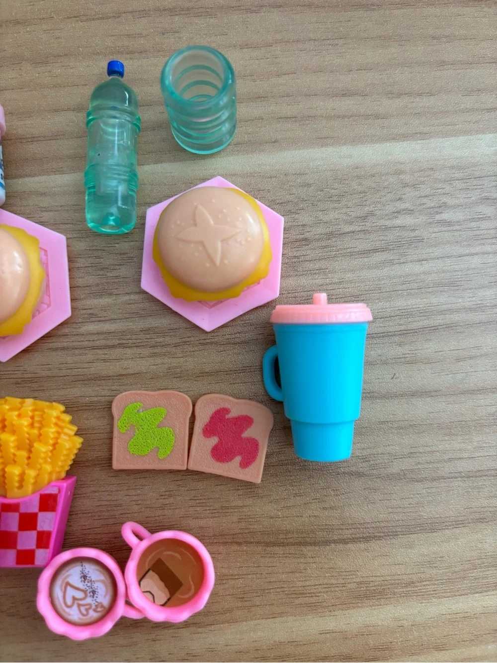 lol surprise dolls Toy Play Food Set - Bright Plastic Fast Food Pieces